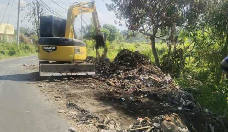 KOLABORASI PEMDES GEGELANG, DLH LOMBOK BARAT, DAN MASYARAKAT ATASI TUMPUKAN SAMPAH DI PERBATASAN DESA