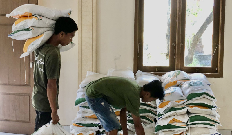 Desa Gegelang Menerima Bantuan Pangan (Beras Bulog) Dari Kementerian Sosial